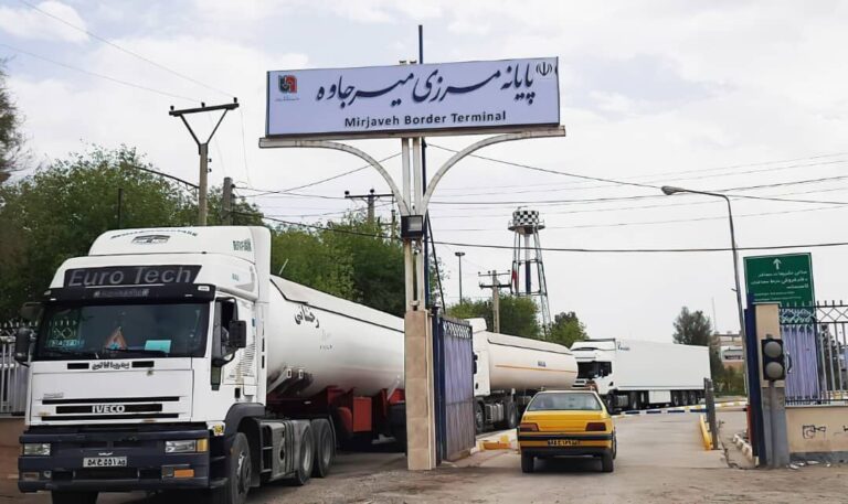 گام مهم در توسعه تجاری ایران و پاکستان: افزایش تردد کامیون‌های ترانزیتی در مرز میرجاوه