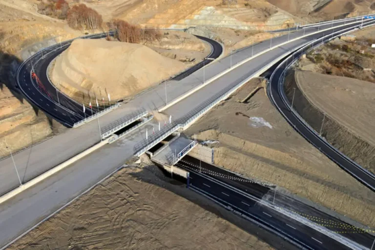 حق لطفی افتتاح محور قزوین – الموت به یک‌سال زمان نیاز دارد