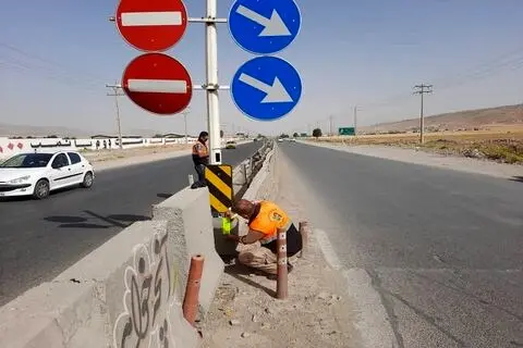 نصب و بهسازی تابلوهای اطلاعاتی و علائم ایمنی در جاده‌های لرستان